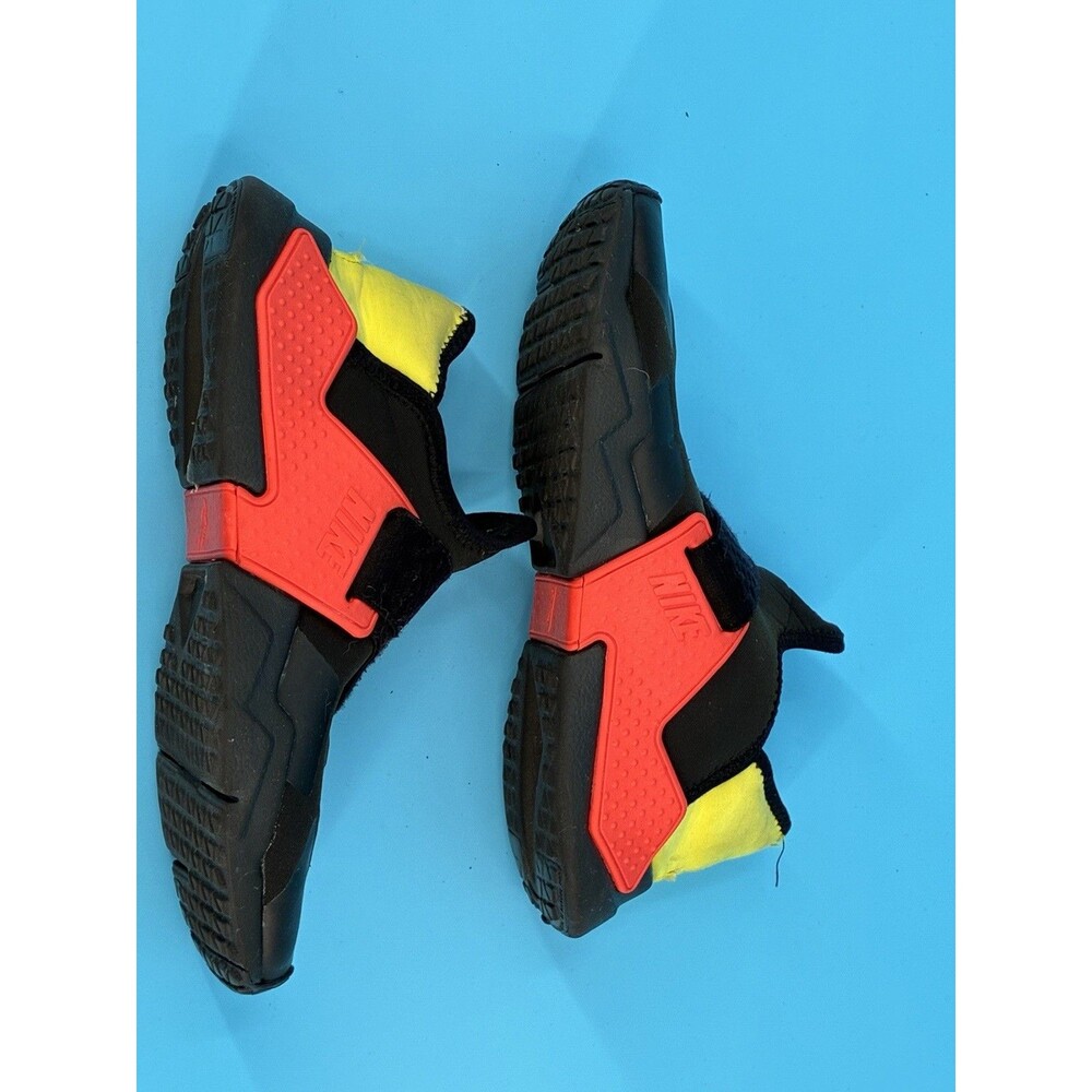 Nike Huarache Extreme 6.5Y Black Red Yellow Slip On AQ7936-001